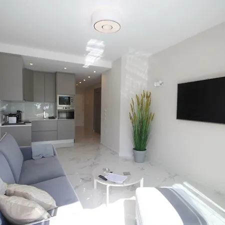 Luxury In First Line With Pool Апартаменти