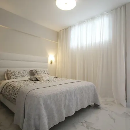 Apartment Luxury In First Line With Pool